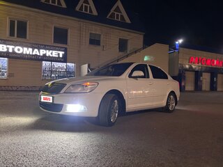 2013 Skoda Octavia II (A5) Рестайлинг, белый, 900000 рублей, вид 2