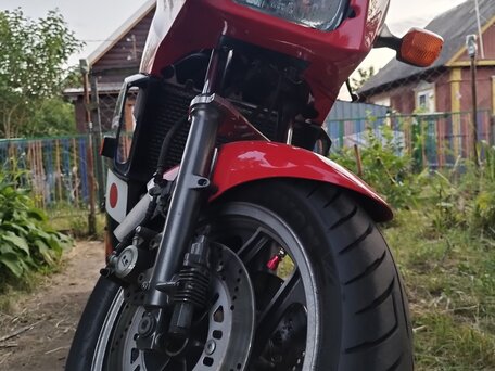 1985 Kawasaki GPZ 900, красный, 385000 рублей, вид 1