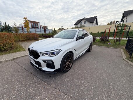 2021 BMW X6 40i III (G06), белый, 8300000 рублей, вид 5