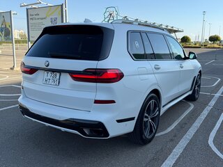 2020 BMW X7 40i I (G07), белый, 6500000 рублей, вид 3
