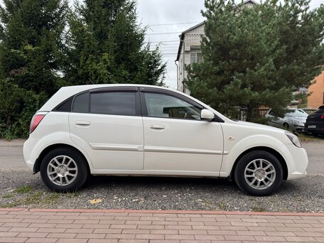 2011 Kia Rio II Рестайлинг, белый, 425000 рублей, вид 4