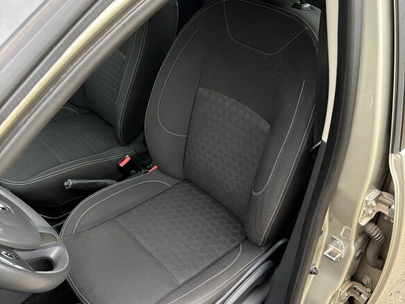 2014 Renault Logan II, бежевый, 770000 рублей - вид 11
