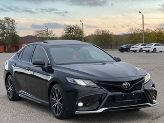2022 Toyota Camry VIII (XV70) Рестайлинг, чёрный, 4200000 рублей, вид 3