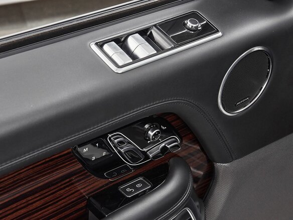 2018 Land Rover Range Rover IV Рестайлинг, белый, 8999000 рублей - вид 9