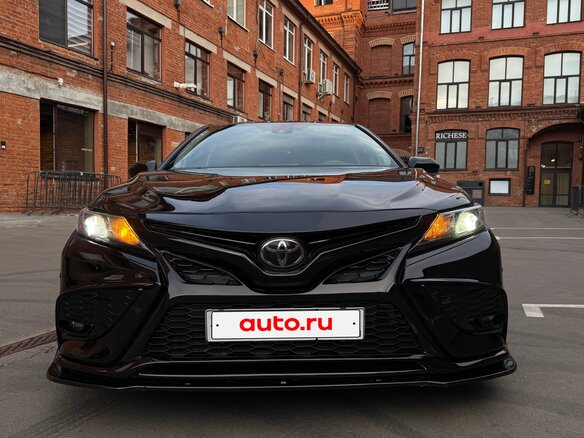 2022 Toyota Camry US Market VIII (XV70) Рестайлинг, чёрный, 3250000 рублей - вид 2