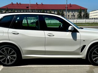2020 BMW X5 25d IV (G05/G18), белый, 6390000 рублей, вид 4