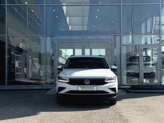 2022 Volkswagen Tiguan II Рестайлинг, белый, 2820000 рублей, вид 2