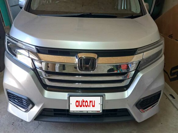 2019 Honda Stepwgn Spada V Рестайлинг, серебристый, 2600000 рублей - вид 1