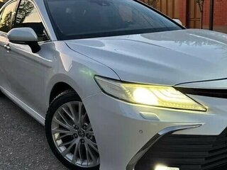 2021 Toyota Camry VIII (XV70), белый, 2180000 рублей, вид 3