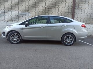 2012 Ford Fiesta Mk6, серебристый, 939000 рублей, вид 4