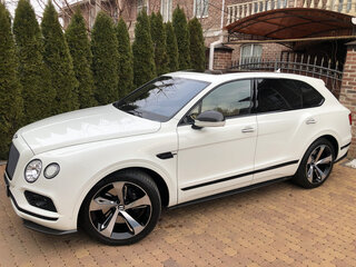 2017 Bentley Bentayga I, белый, 9850000 рублей, вид 2