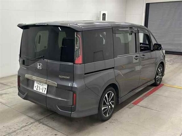 2022 Honda Stepwgn V Рестайлинг, серый, 1980000 рублей - вид 1