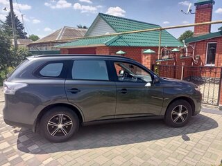 2013 Mitsubishi Outlander III, серый, 1800000 рублей, вид 2