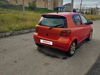 2003 Toyota Vitz I (P10), красный, 450000 рублей, вид 3