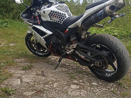 2008 Yamaha YZF-R1, белый, 750000 рублей, вид 4
