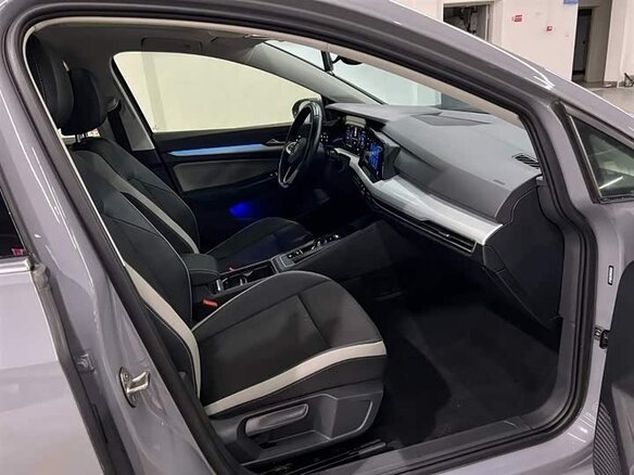 2022 Volkswagen Golf VIII, серый, 1899000 рублей - вид 10