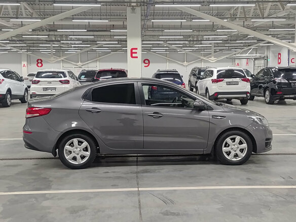 2016 Kia Rio III Рестайлинг, серый, 870000 рублей - вид 3