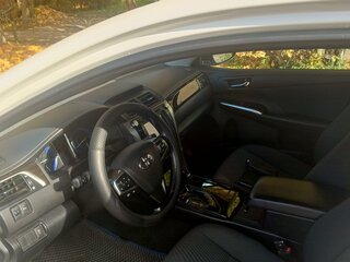 2015 Toyota Camry VII (XV50) Рестайлинг, белый, 2249000 рублей, вид 3