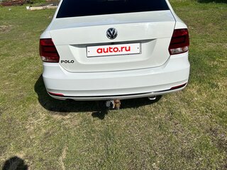 2017 Volkswagen Polo V Рестайлинг, белый, 900000 рублей, вид 4