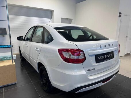 2026 Lada (ВАЗ) Granta I Рестайлинг, белый, 1098000 рублей, вид 5