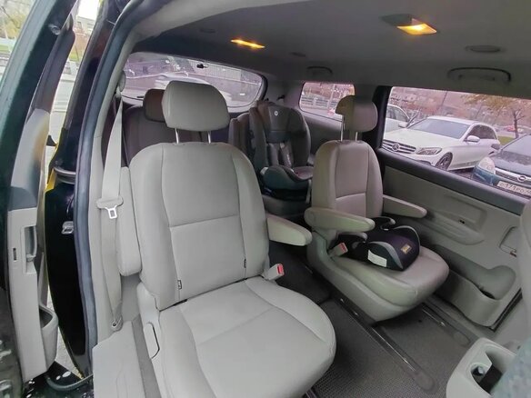 2017 Kia Carnival III, жёлтый, 2400000 рублей - вид 6