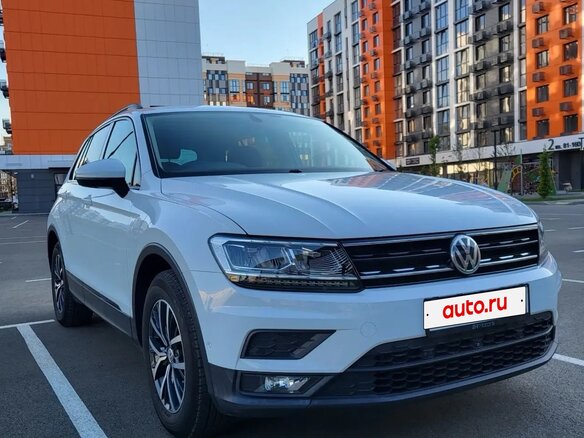 2017 Volkswagen Tiguan II, белый - вид 1