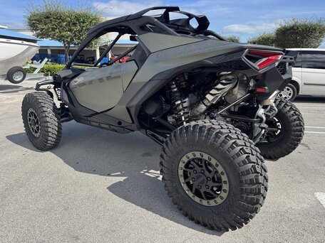 2025 BRP Can-Am Maverick Max X RS Turbo RR, серый, 5590000 рублей, вид 4