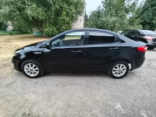 2012 Kia Rio 5-speed III, чёрный, 470000 рублей, вид 4