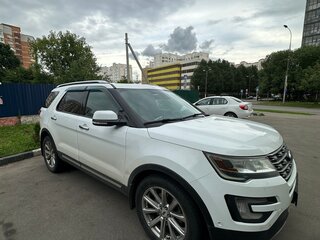 2017 Ford Explorer V Рестайлинг, белый, 2528000 рублей, вид 4