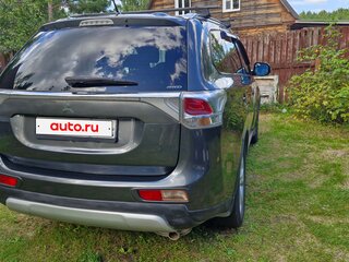 2014 Mitsubishi Outlander III, серый, 1700000 рублей, вид 4
