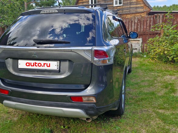 2014 Mitsubishi Outlander III, серый, 1650000 рублей - вид 3