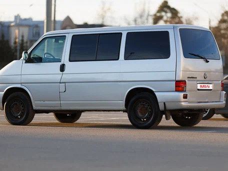 2002 Volkswagen Multivan T4, серебристый, 915000 рублей, вид 2