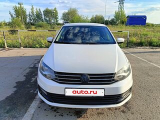 2015 Volkswagen Polo V Рестайлинг, белый, 700000 рублей, вид 2