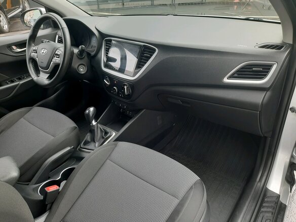 2018 Hyundai Solaris II, серебристый, 1200000 рублей - вид 9