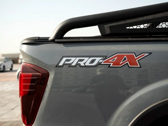 2025 Nissan Navara (Frontier) IV (D23) Рестайлинг, серый - вид 7