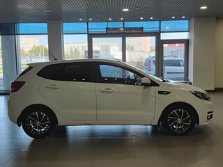 2015 Kia Rio III Рестайлинг, белый, 989000 рублей, вид 4