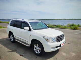 2011 Toyota Land Cruiser 200 Series, белый, 3400000 рублей, вид 3