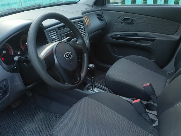 2011 Kia Rio II Рестайлинг, бежевый, 550000 рублей - вид 3