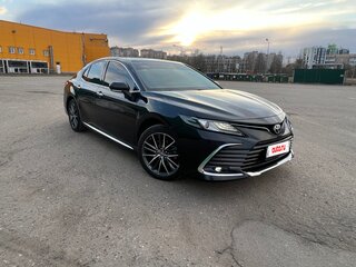 2023 Toyota Camry VIII (XV70) Рестайлинг, чёрный, 3850000 рублей, вид 3