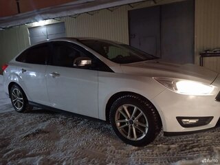 2015 Ford Focus III Рестайлинг, белый, 840000 рублей, вид 3