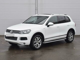 2013 Volkswagen Touareg II, белый, 1800000 рублей, вид 2