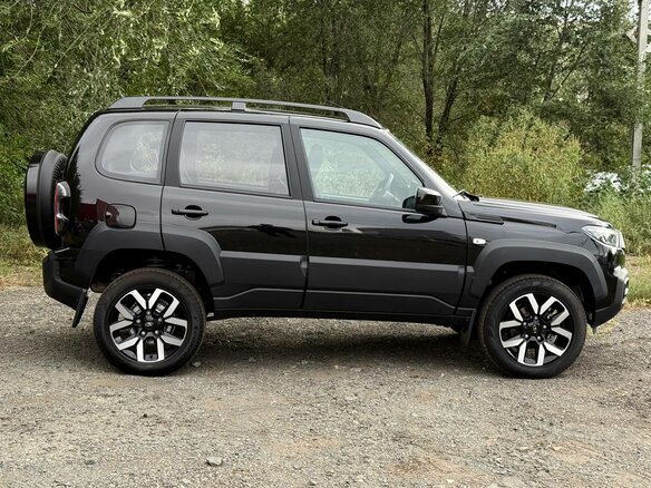 2026 Lada (ВАЗ) Niva Travel I Рестайлинг, чёрный, 1789000 рублей - вид 5