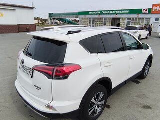2017 Toyota RAV4 IV (XA40) Рестайлинг, белый, 2350000 рублей, вид 4