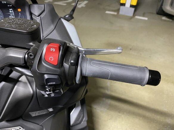 2025 Yamaha TMAX, серый, 1650000 рублей - вид 17