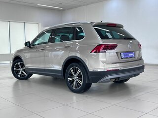 2017 Volkswagen Tiguan II, бежевый, 2255000 рублей, вид 4