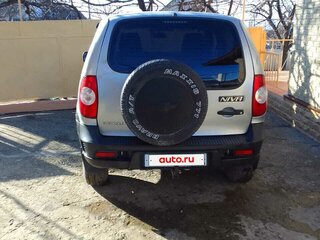 2014 Chevrolet Niva I Рестайлинг, серебристый, 590000 рублей, вид 2