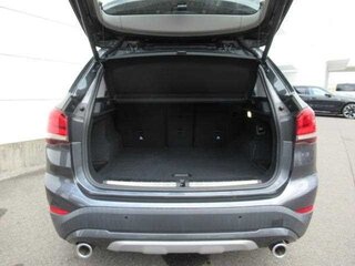 2022 BMW X1 18i sDrive II (F48) Рестайлинг, серебристый, 1950000 рублей, вид 5