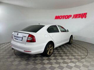 2011 Skoda Octavia DSG7 II (A5) Рестайлинг, белый, 750000 рублей, вид 4
