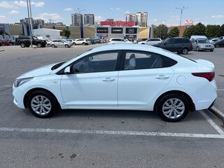 2018 Hyundai Solaris II, белый, 1050000 рублей, вид 2