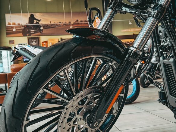 2024 Harley-Davidson Breakout, чёрный, 3590000 рублей - вид 6
